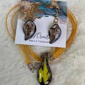 gold ribbon choker with yellow and brown pendant and leaf earings